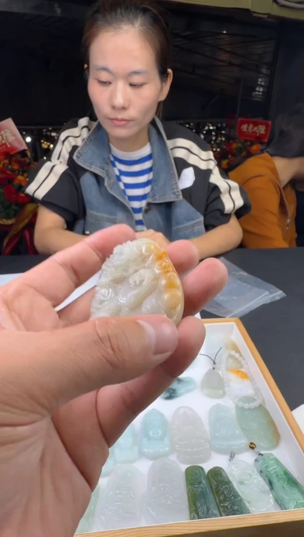 未镶嵌定制翡翠--