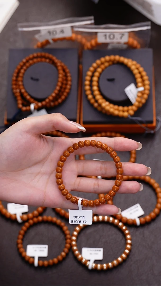 吊坠橄榄核J****?0.71核尖单圈