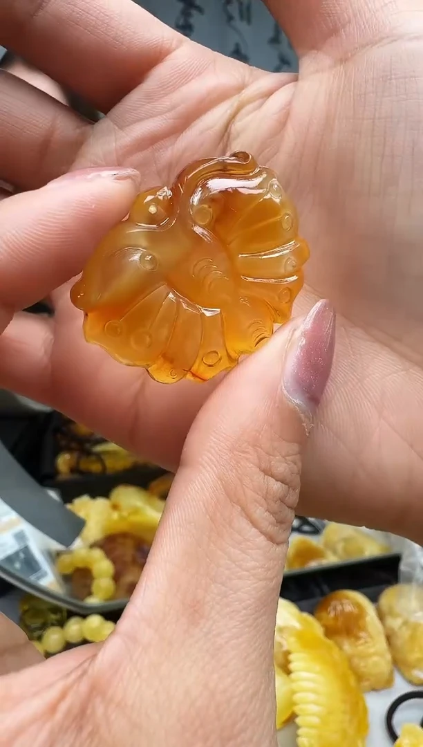 【闪购商品】琥珀裸石未镶嵌挂坠