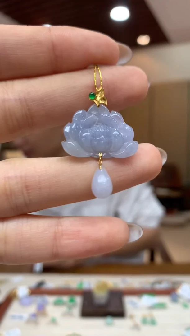 吊坠(不含链)18K金镶嵌翡翠莲花