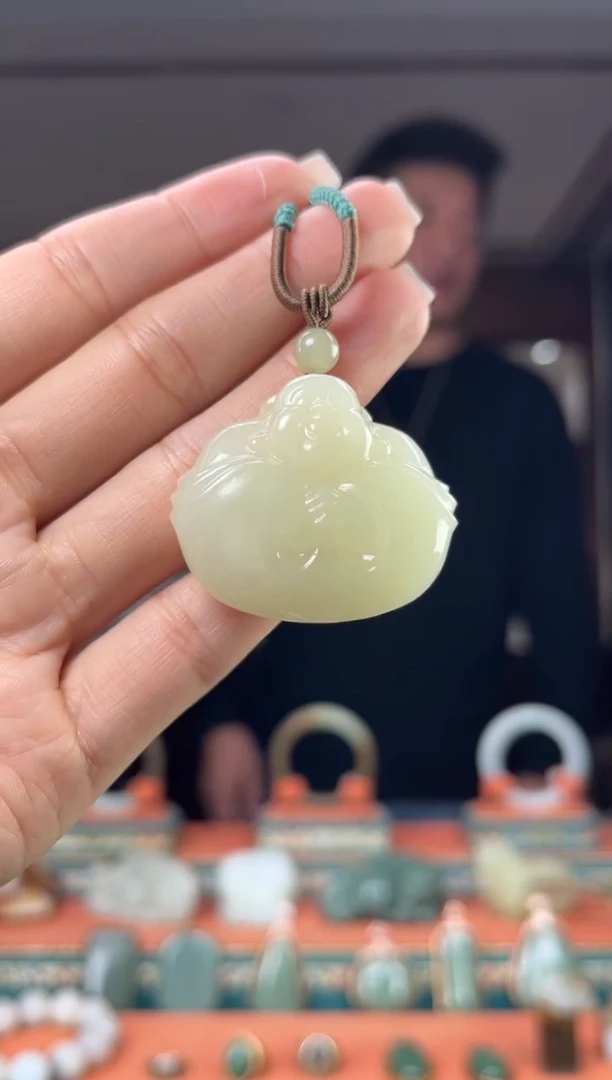 颈饰未镶嵌和田玉佩佩