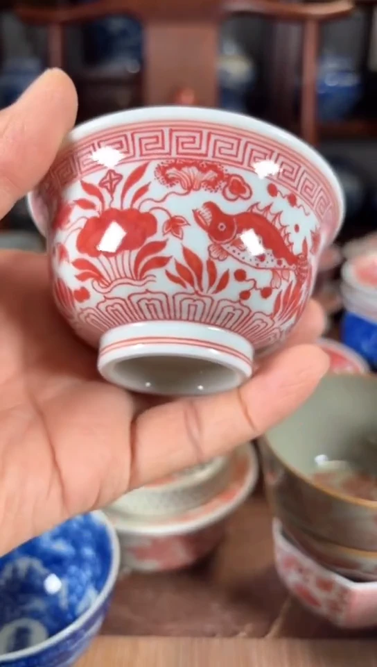 柴窑釉里红鱼藻纹杯杯瑕疵