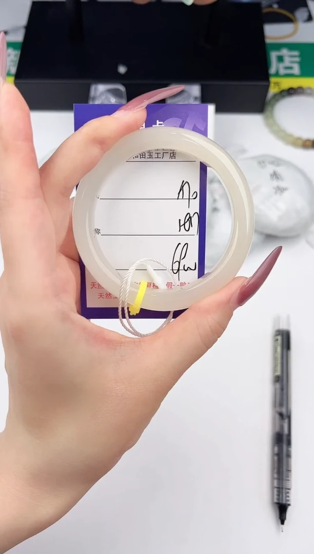 未镶嵌手镯和田玉70颜色微差无瑕