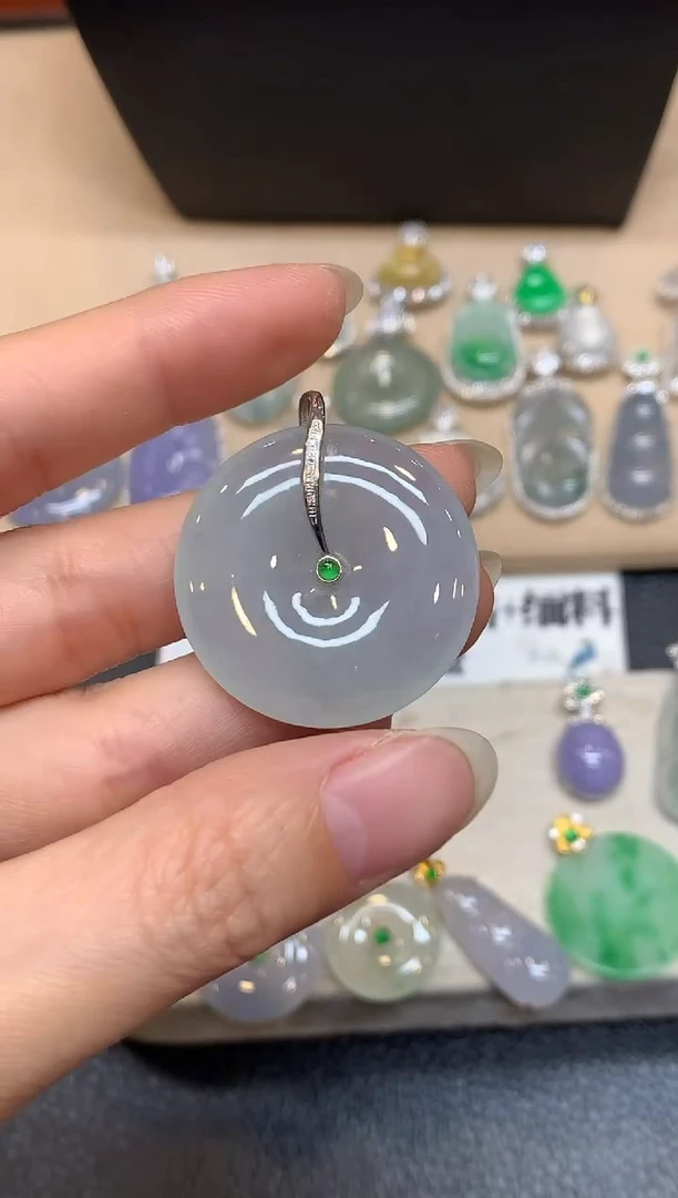 颈饰18K金镶嵌翡翠平安扣【无服务费