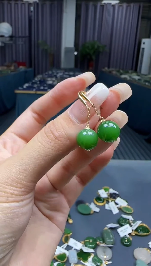 和田玉18K金镶嵌耳饰1