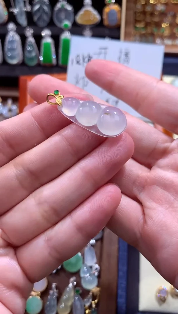 颈饰18K金镶嵌翡翠翡翠