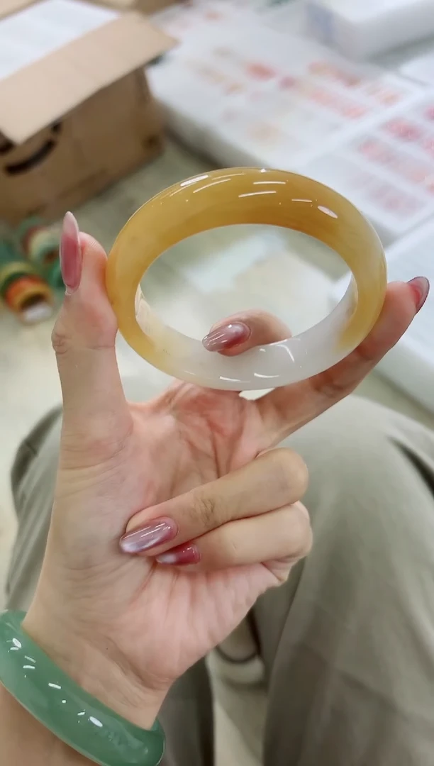 未镶嵌手镯石英质玉135-59HU