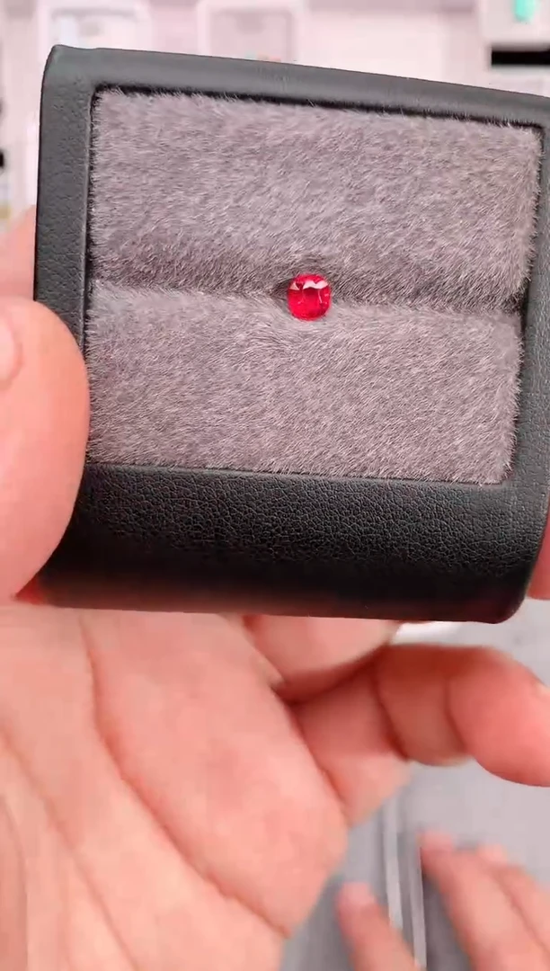 未镶嵌裸石尖晶石0.36