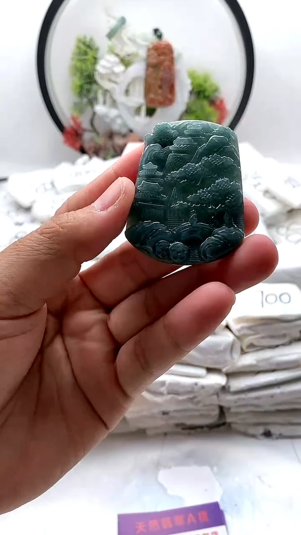 翡翠未镶嵌颈饰山水牌有纹【品质一般介意慎拍】