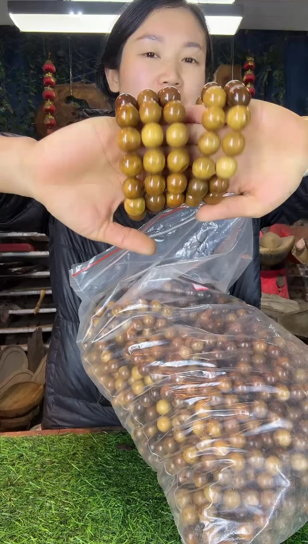 金丝楠小叶桢楠69树根1.8黄料手串