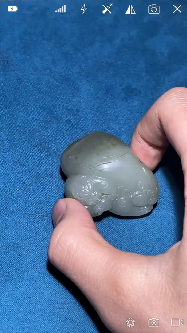 和田玉未镶嵌把件MO带子上朝小手捻