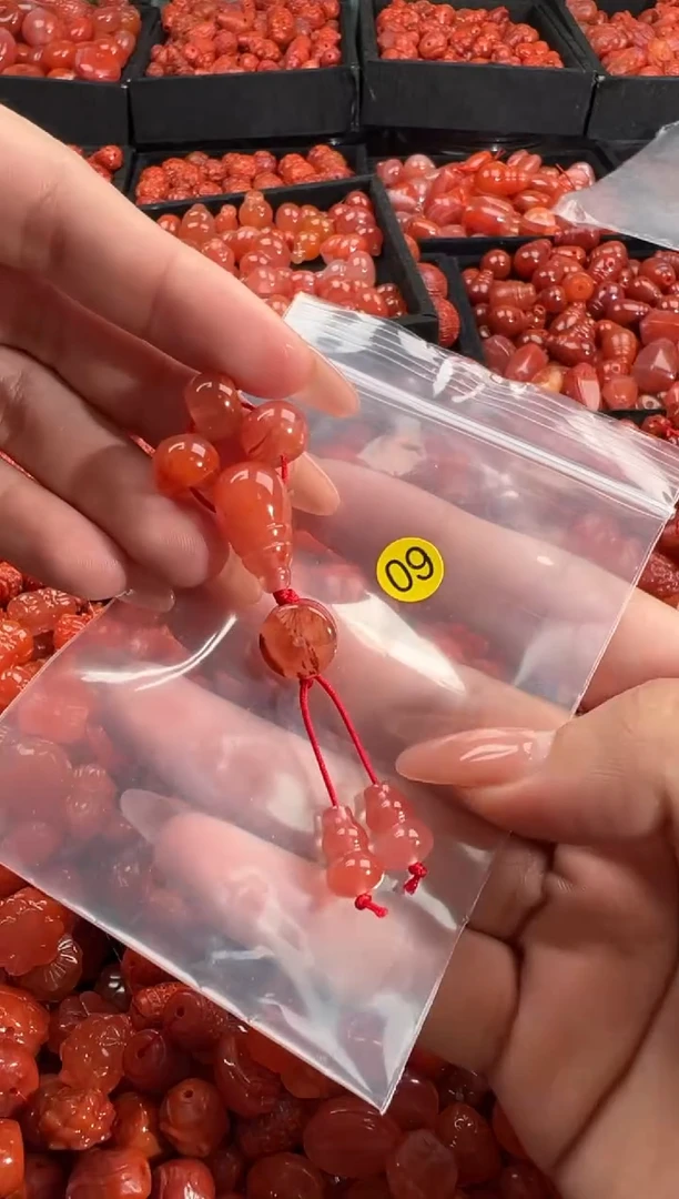 南红玛瑙未镶嵌颈饰1