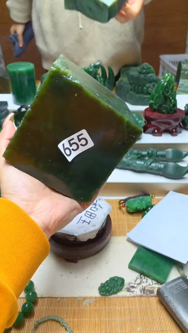 未镶嵌和田玉摆件1