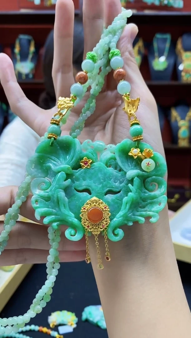 颈饰未镶嵌翡翠吊坠