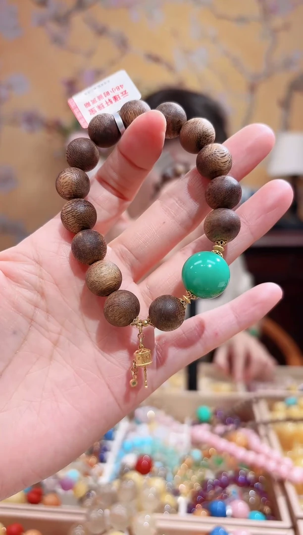 18K金镶嵌手链石英质玉16咪+澳玉沉香设计款多宝