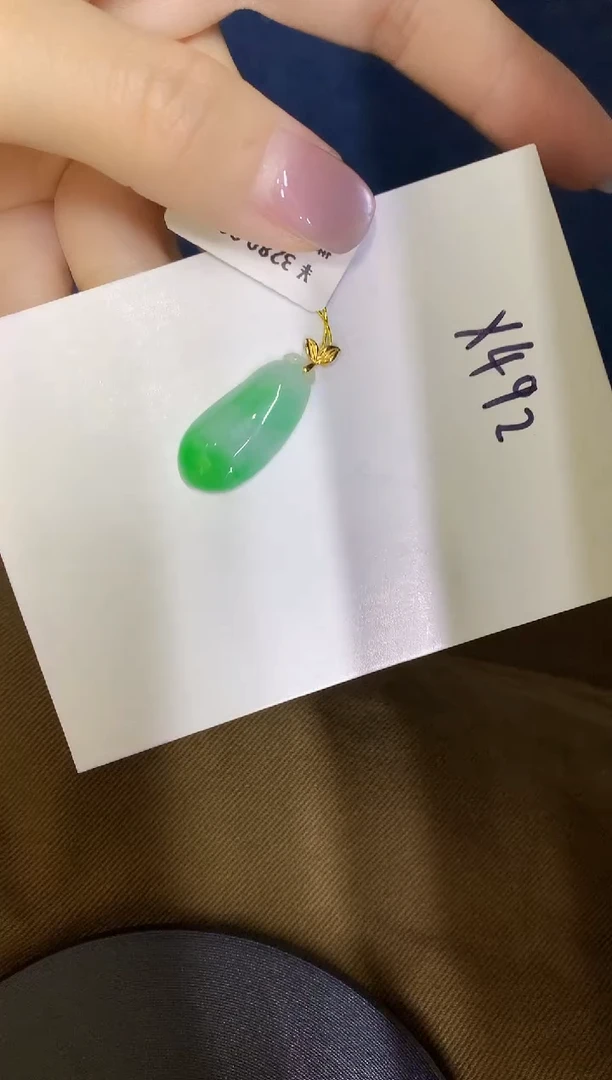 颈饰18K金镶嵌翡翠缅甸天然翡翠A货