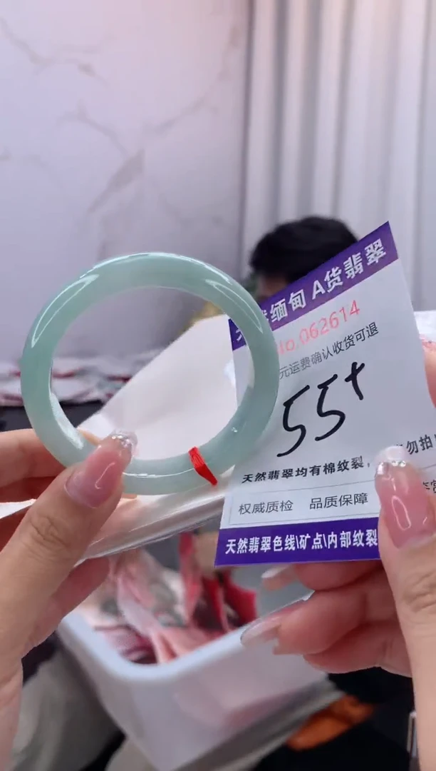 翡翠手镯未镶嵌有纹，完美者勿拍