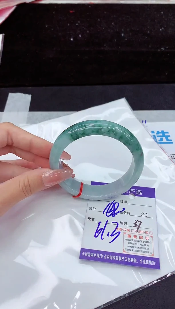翡翠手镯未镶嵌1