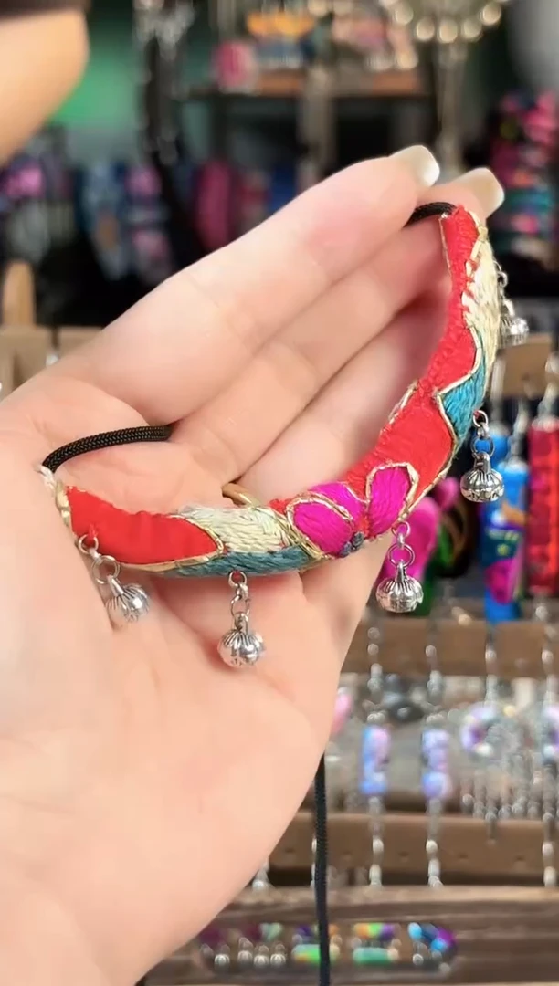 彩云南阁非遗老绣饰品824