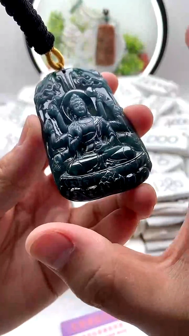翡翠未镶嵌颈饰千手观音