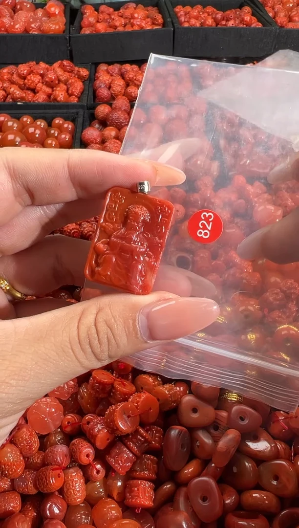 南红玛瑙未镶嵌颈饰1