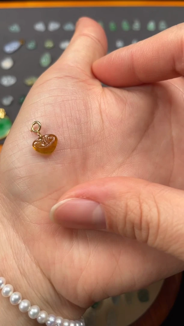 吊坠(不含链)18K金镶嵌翡翠一个JK705