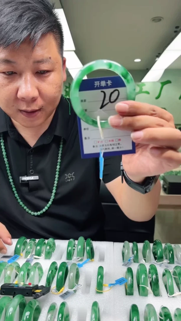 未镶嵌手镯石英质玉58+