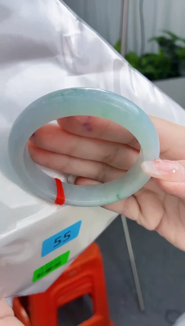 翡翠手镯未镶嵌翡翠手镯