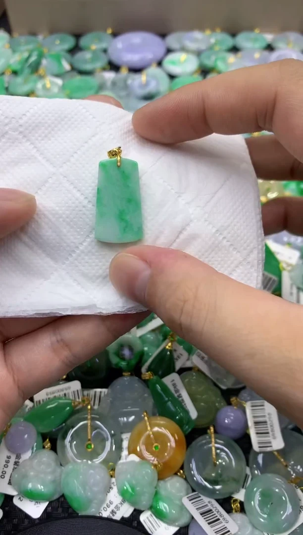 颈饰未镶嵌翡翠天然缅甸翡翠A货