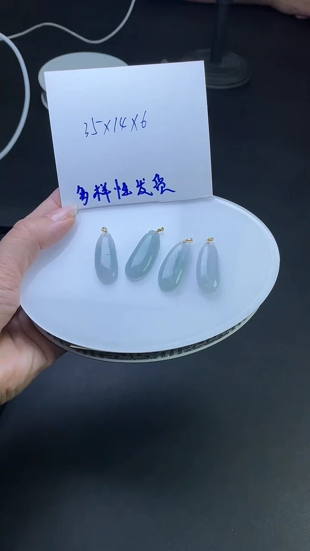 颈饰18K金镶嵌翡翠翡翠福瓜