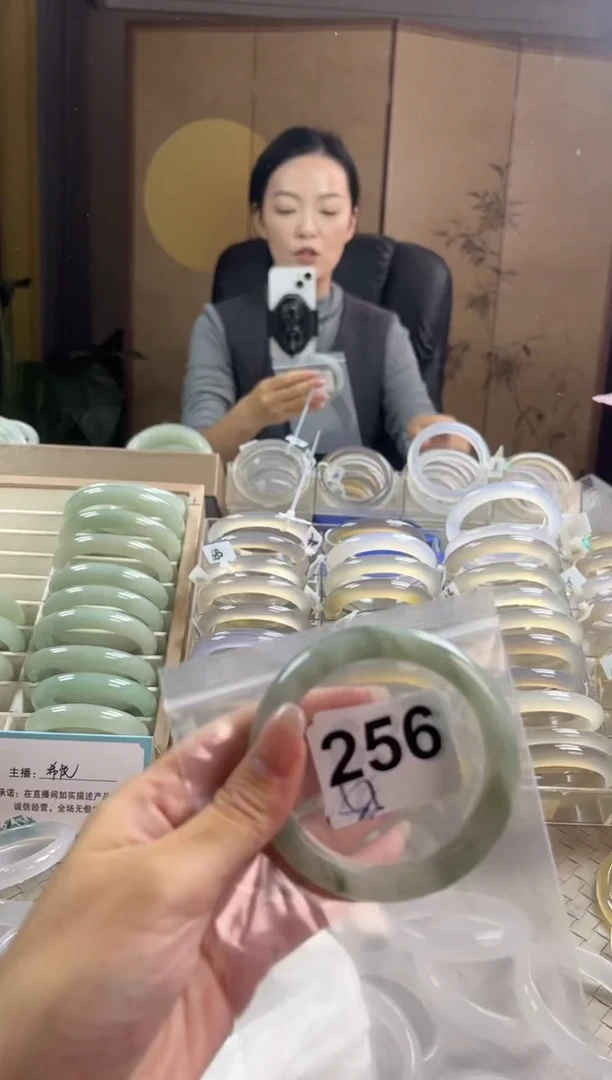 手镯玛瑙/玉髓未镶嵌天山翠默认微抠256