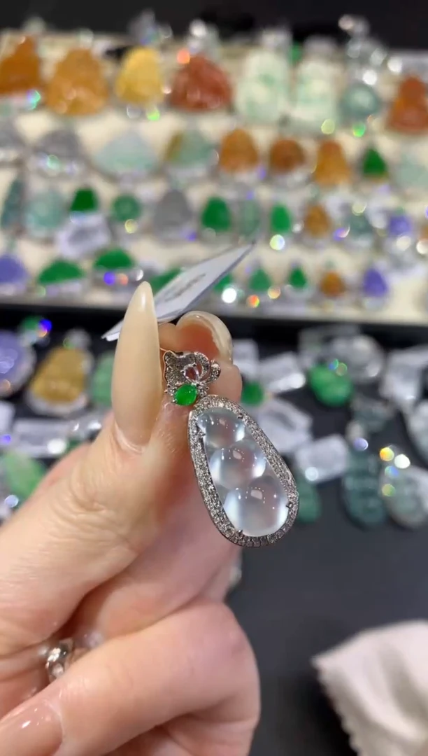 吊坠(不含链)18K金镶嵌翡翠101-豆子