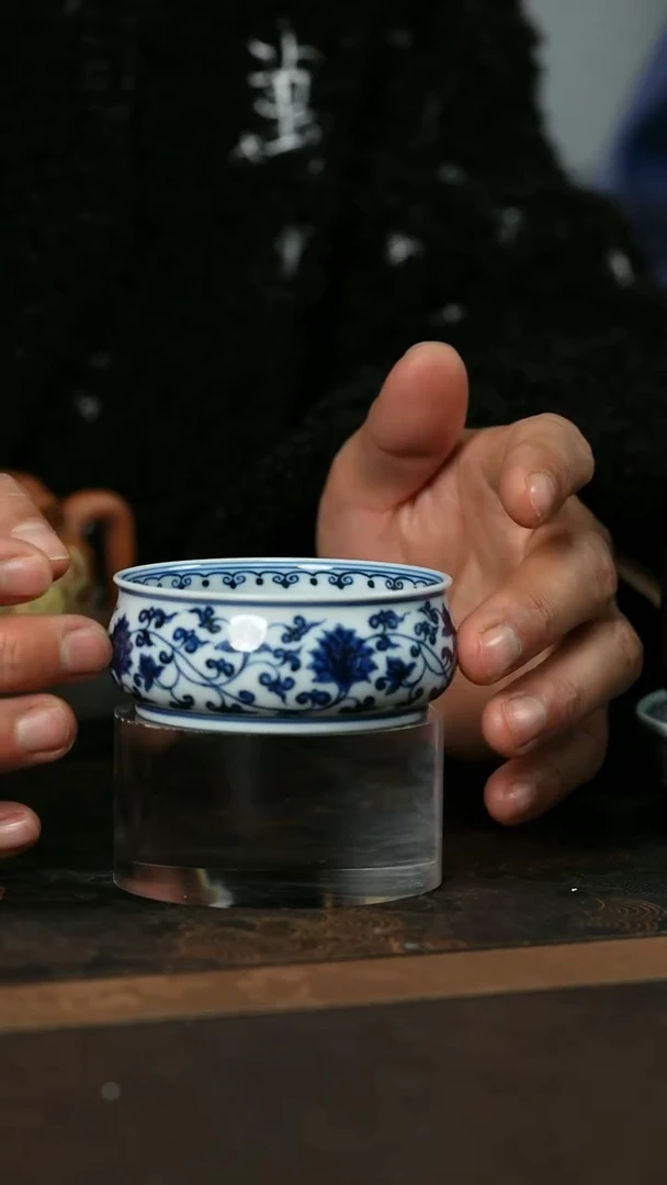 景德镇亦然堂缠枝龙纹炉式杯