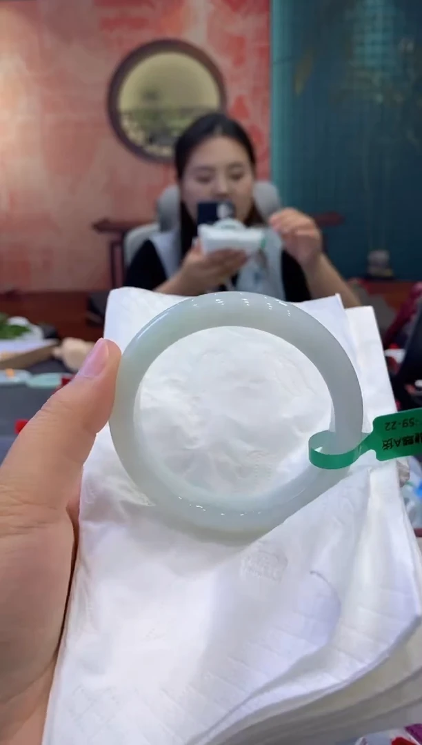 翡翠手镯未镶嵌多人0011199