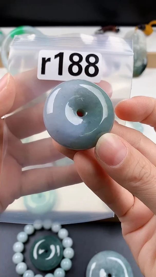 颈饰未镶嵌翡翠天然翡翠吊坠挂件