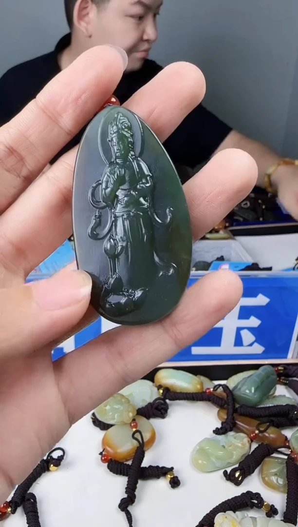 和田玉未镶嵌颈饰1