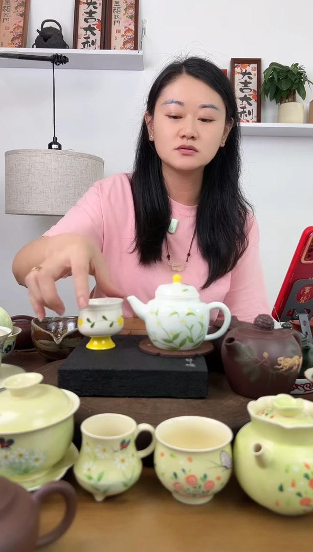 景德镇陶瓷白色小花壶