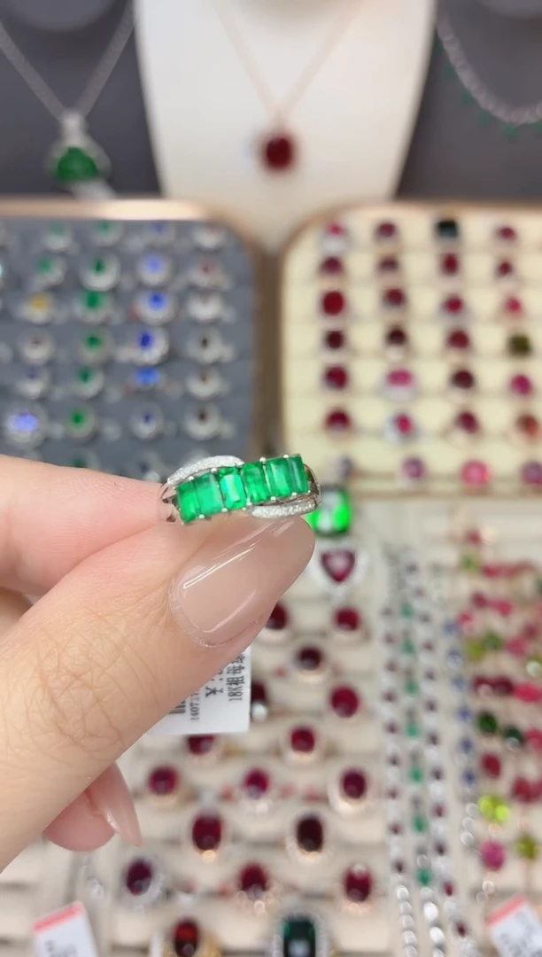 18K金镶嵌祖母绿戒指祖母绿1.5CT