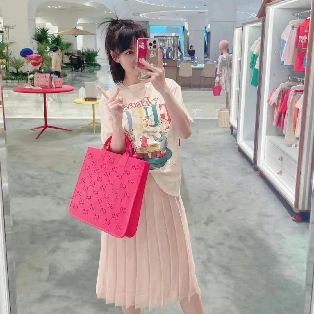 【香港直邮】GUCCI古驰镂空设计纯色购物袋手提包童包679365