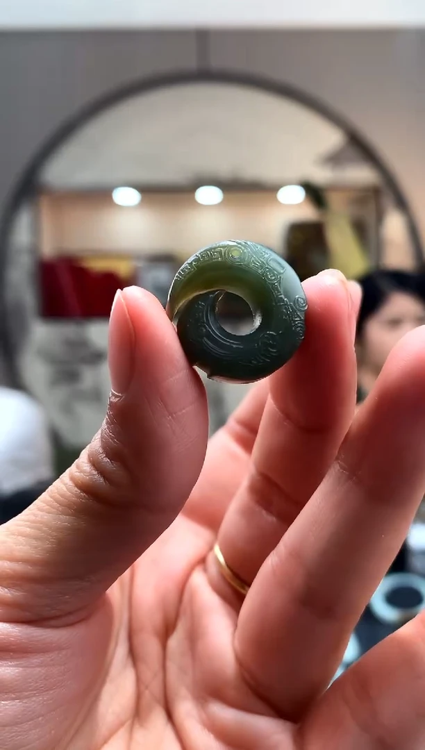 和田玉未镶嵌颈饰挂件