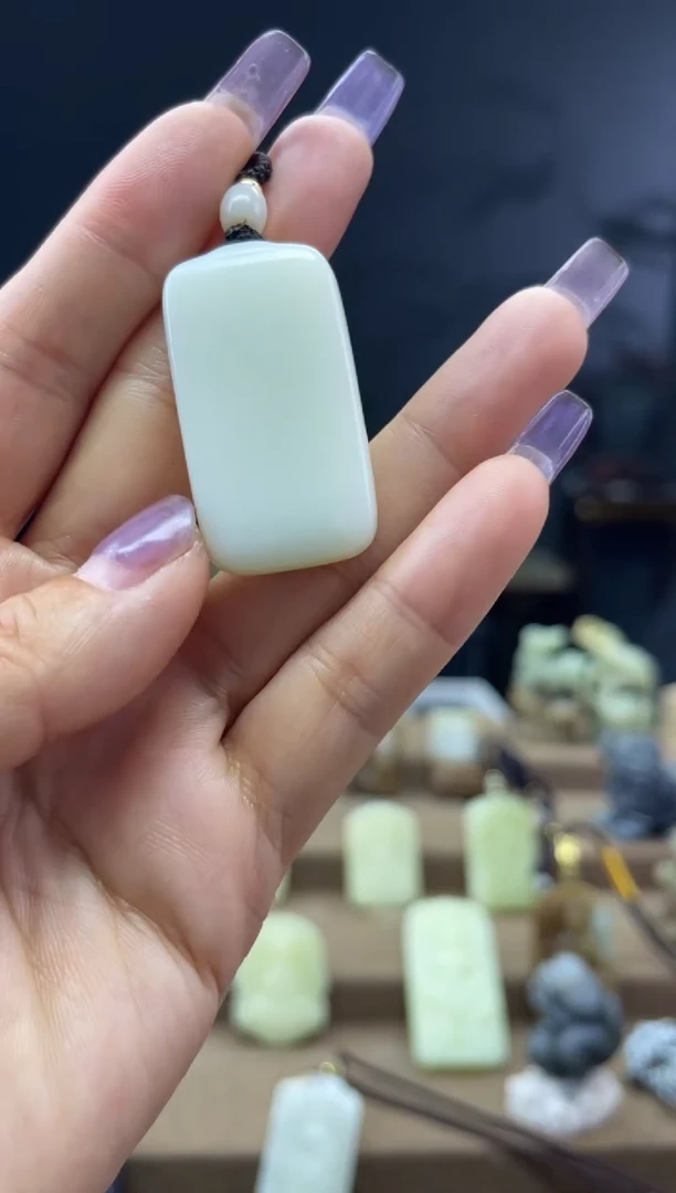 颈饰未镶嵌和田玉1