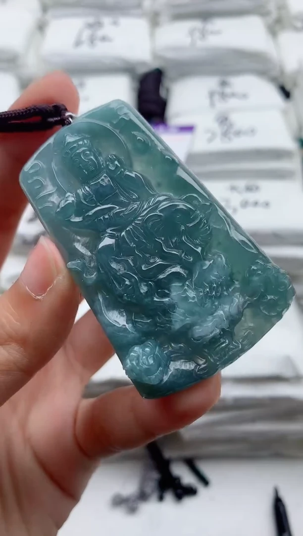 翡翠未镶嵌颈饰1