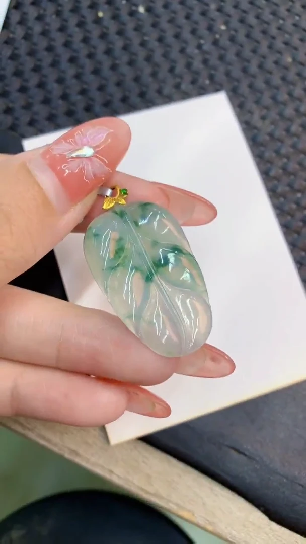 颈饰18K金镶嵌翡翠1