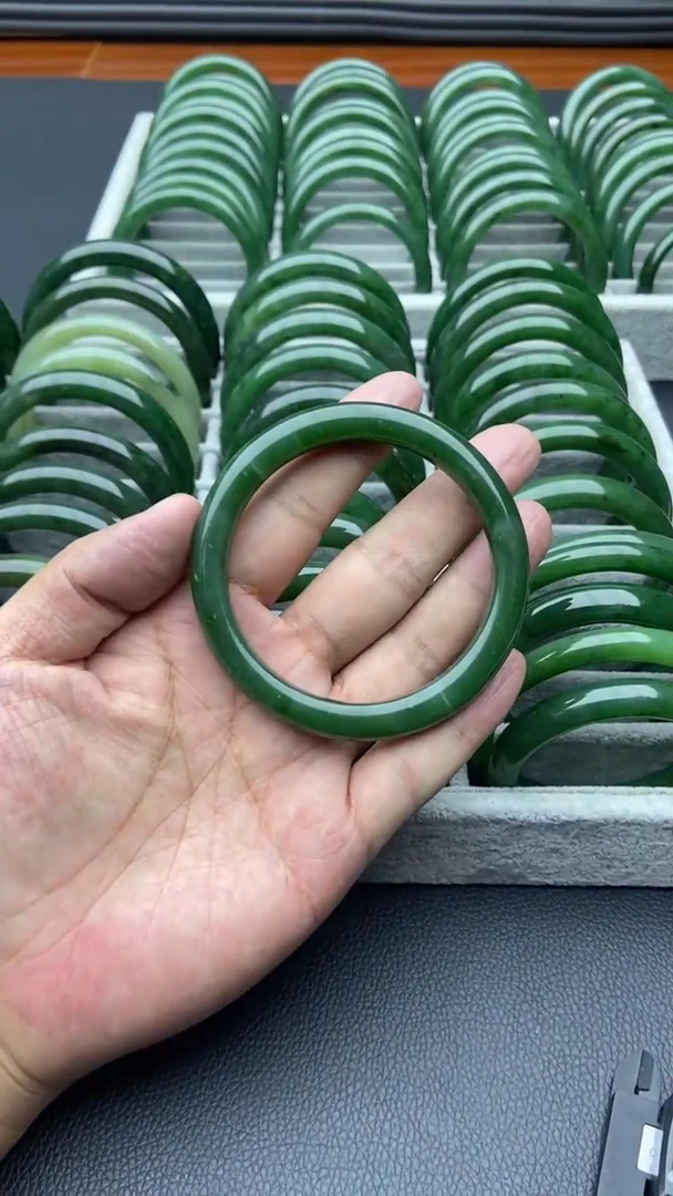 未镶嵌手镯和田玉（碧玉）03-62.8-有瑕