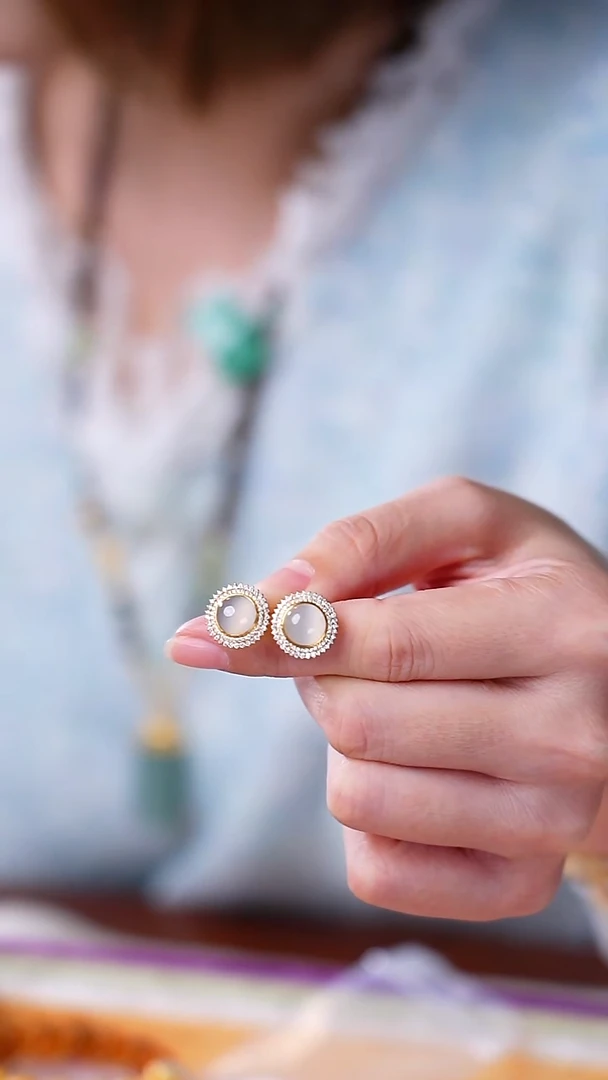 18K金镶嵌和田玉耳钉藕粉猫眼蛋面【小涵专属】