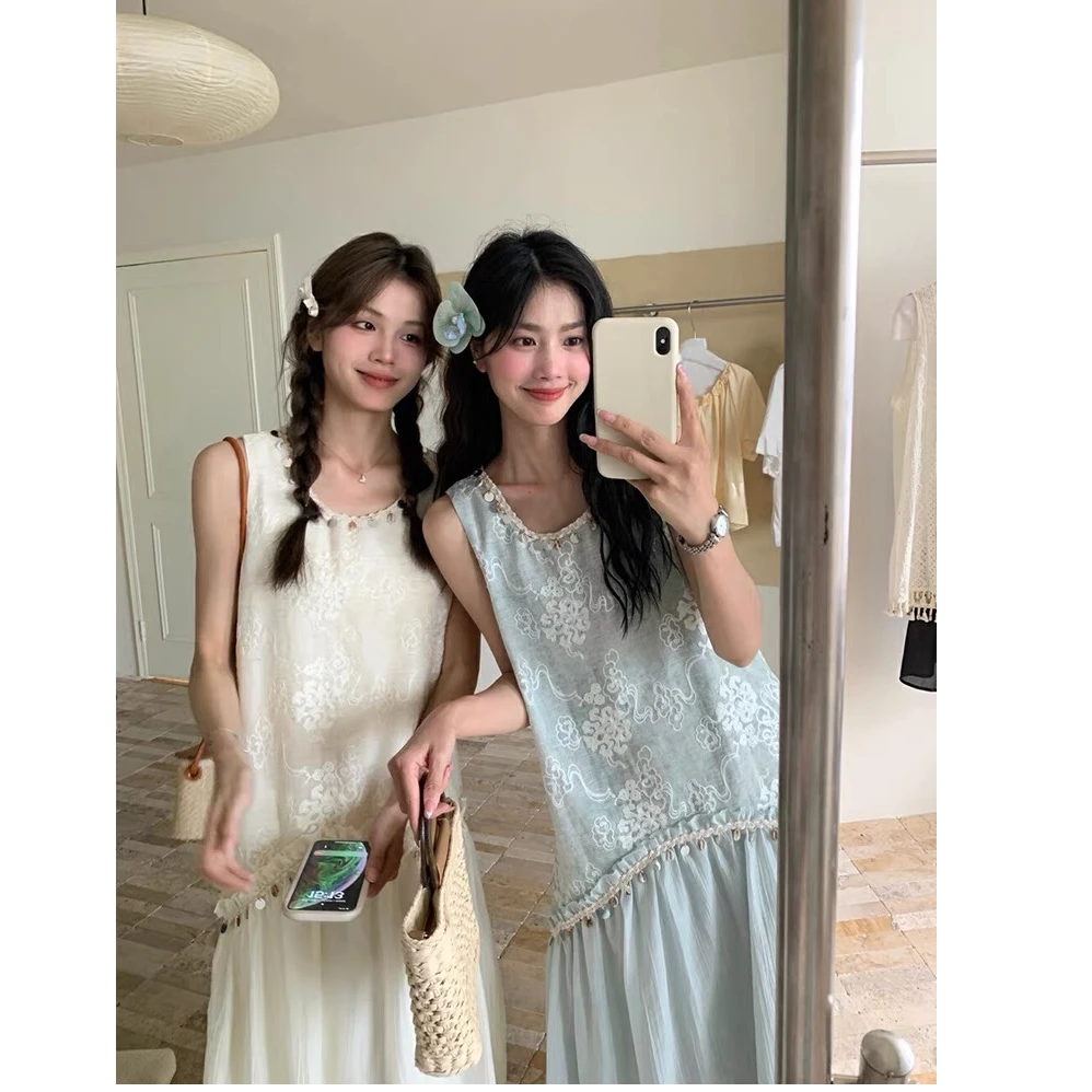刺绣拼接亮片背心连衣裙夏季新款气质独特度假风旅游蕾丝长裙