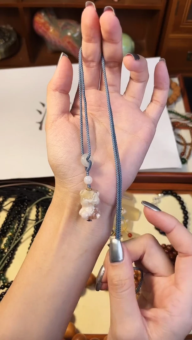 玛瑙/玉髓颈饰未镶嵌樱花玛瑙小熊脖挂