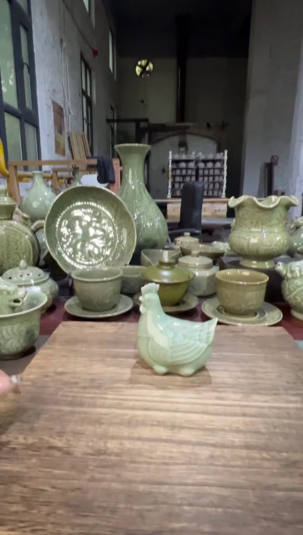 耀州窑青瓷小鸡摆件