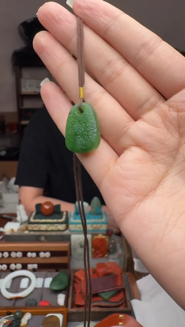 未镶嵌和田玉挂件3713-有黑点