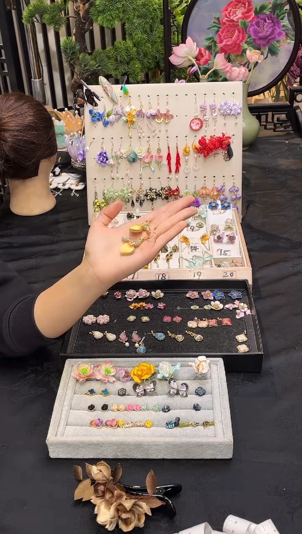 织绣小***只非遗手工苏绣饰品